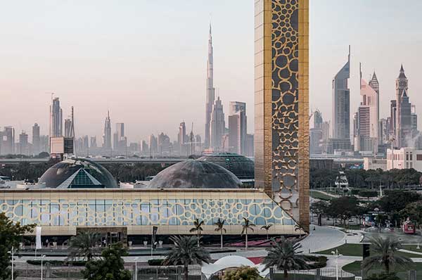 Vistas de la ciudad de Dubai y parte del Dubai Frame 