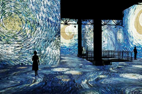 Interior sala con iluminación arte  Theatre of digital Art en Dubai familia