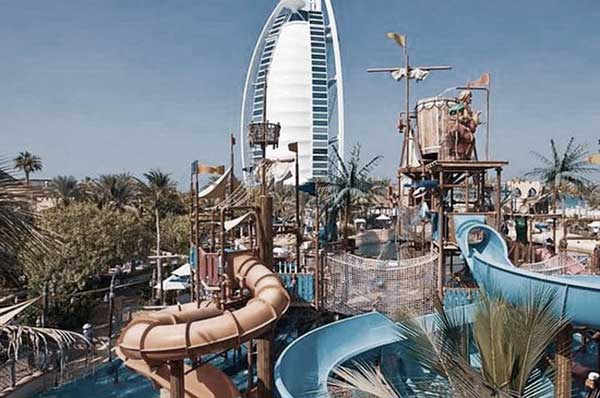 Parque de agua Wild Wadi Waterpark en Dubai y diversión en familia