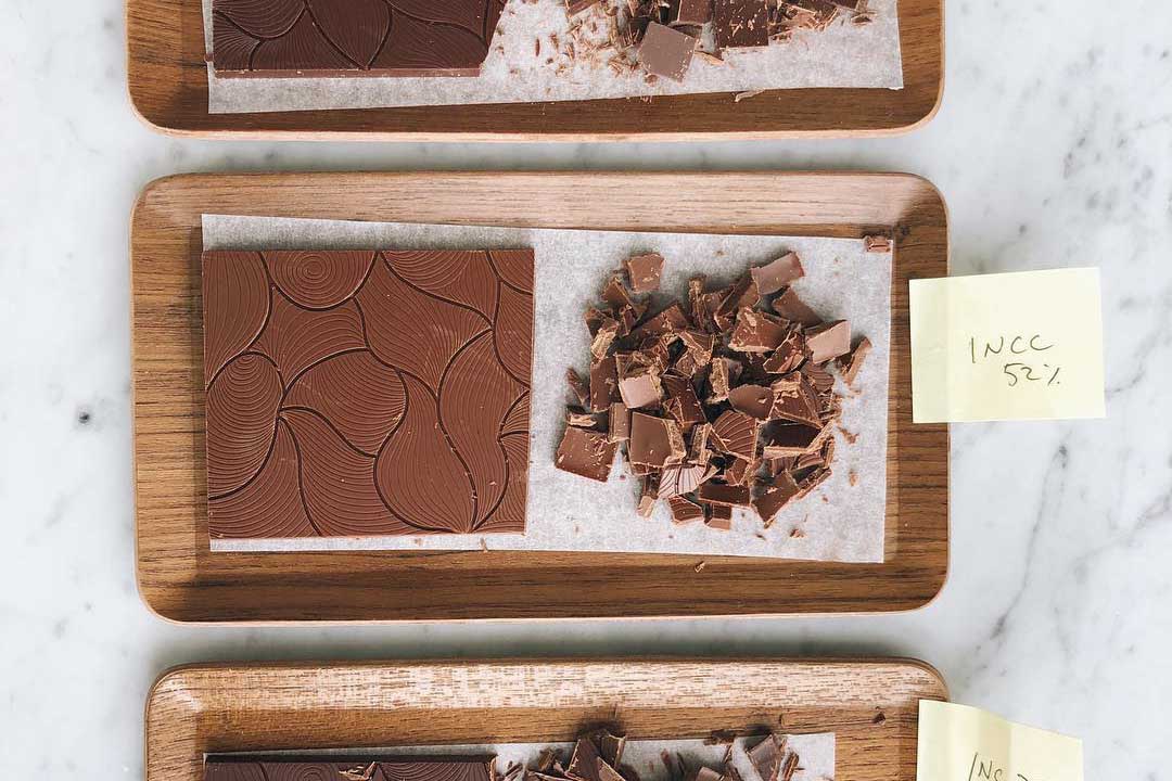 Diferentes tipos de cacao visita en familia en Mirzam Chocolate Factory en Dubai