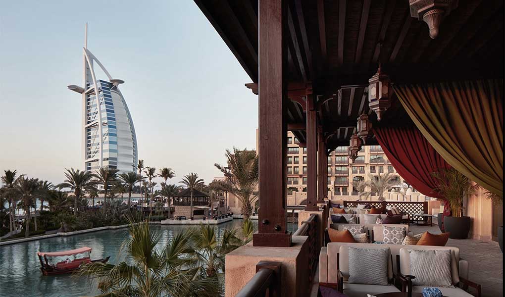 Vistas desde el restaurante del hotel al Burj Al Arab