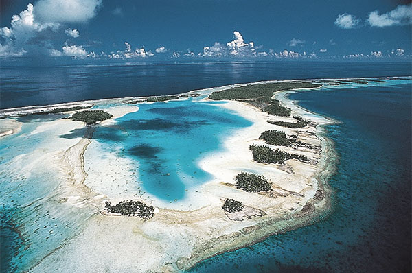Vistas de los atolones en la Polinesia Francesa