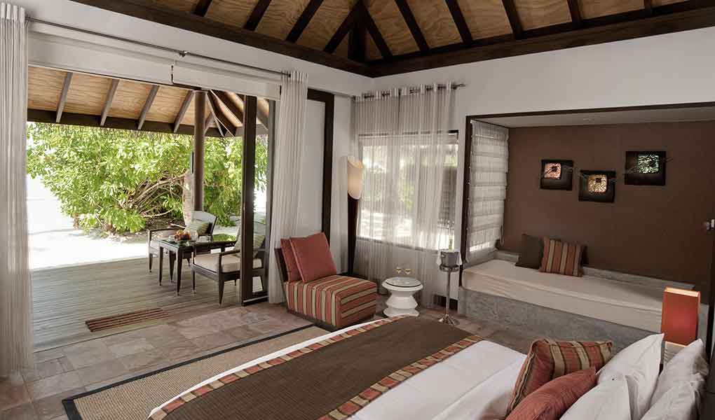 Decoración interior de la Villa privada de lujo sobre la playa en Maldivas