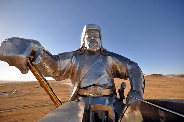 Viajes a Mongolia estatua Genghis Khan