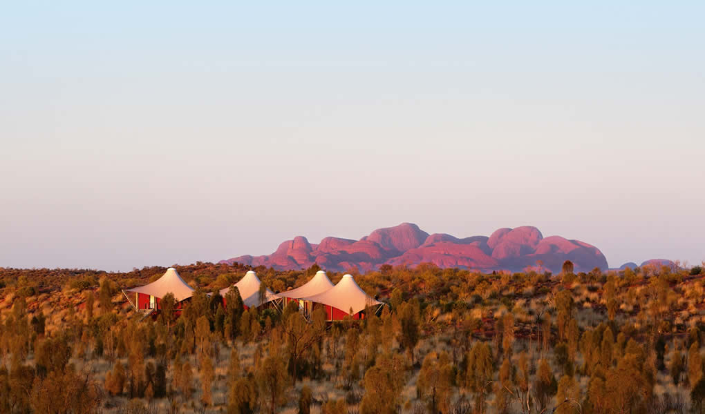 Lodge de lujo Longitude 131 luces atardecer Uluru-Kata Tjuta