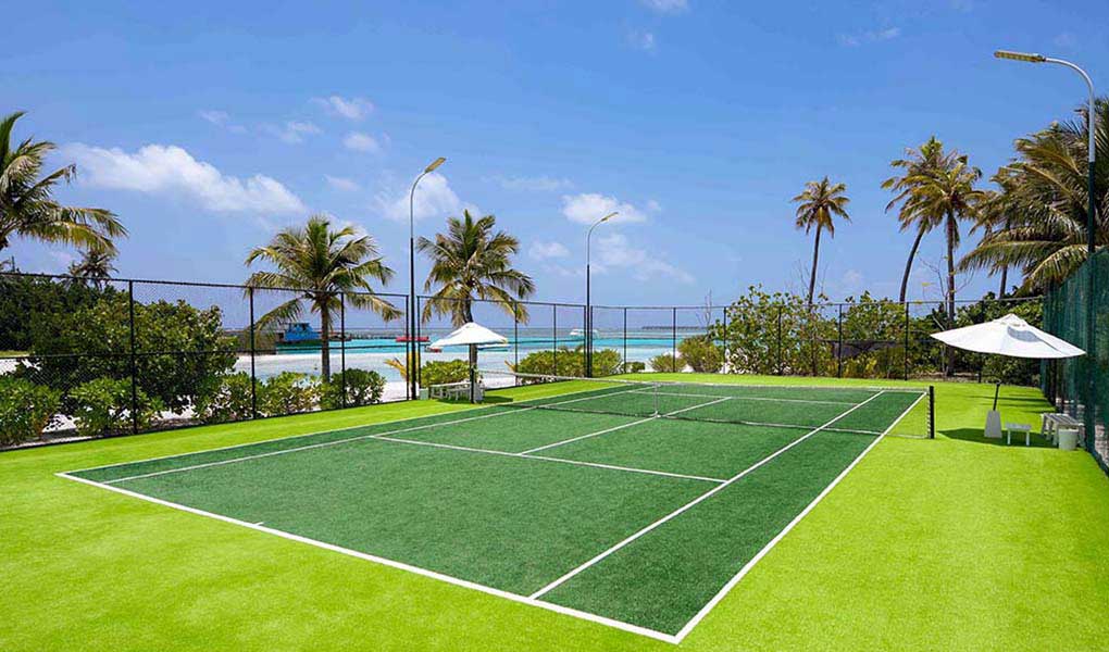 Pista de tenis en Maldivas hotel de lujo