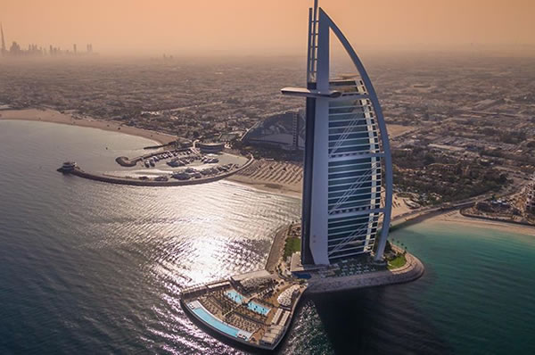 Vistas del Burj al Arab Dubái hotel lujo