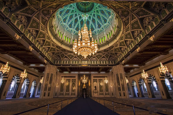 Detalle arte interior en la Gran Mezquita del Sultán Qaboos Omán