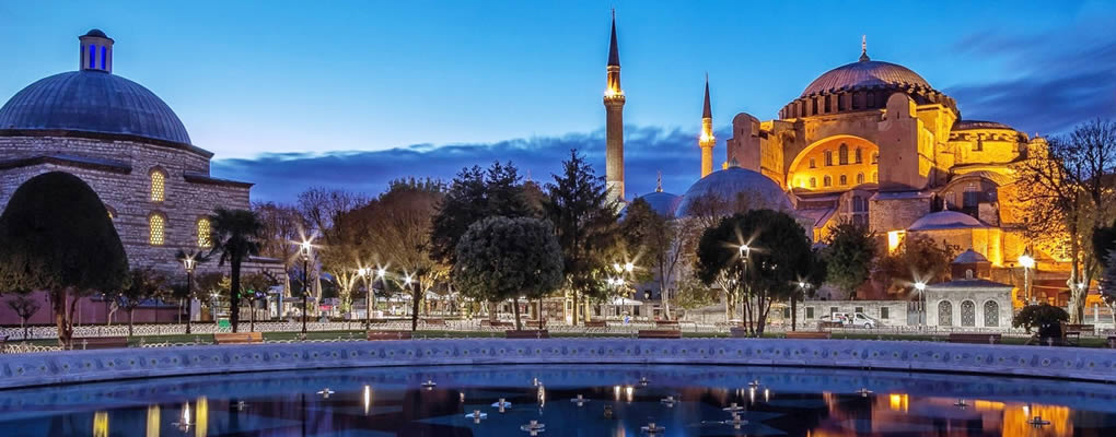 Estambul por la noche con iluminación nocturna