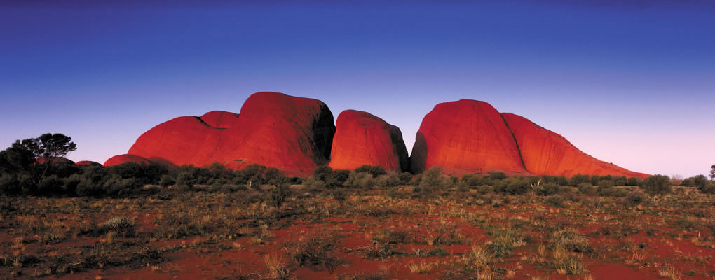 Desierto Australiano al atardecer en Ayers Rock Uluru