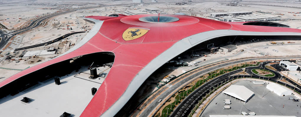 Ferrari World Abu Dhabi viste desde el aire
