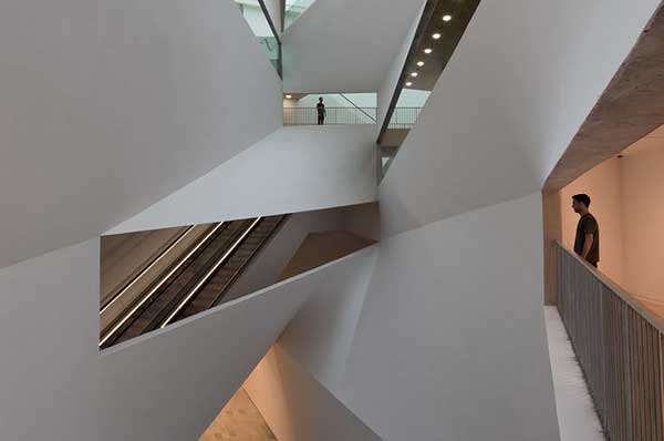 Arquitectura vanguardia en Israel con lineas rectas