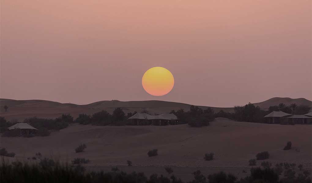 atardecer sobre el desierto de Dubái