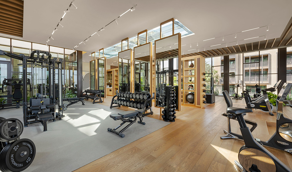 Interior del gimnasio hotel Jumeirah Al Naseem