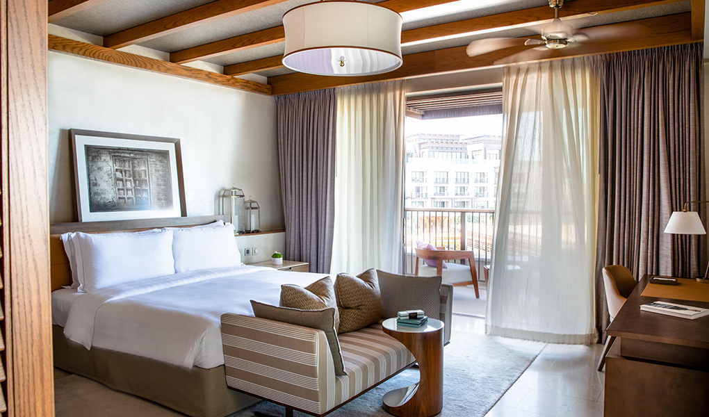Interior de la habitación del hotel Jumeirah Al Naseem en Dubai