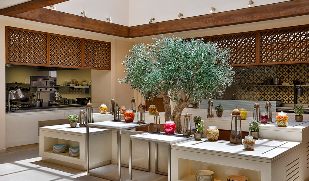 Interior del restaurante Al Wathba Desert Resort Abu Dhabi
