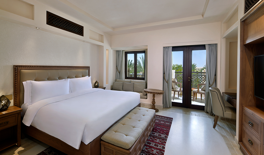 Interior de habitación hotel Al Wathba Desert Resort