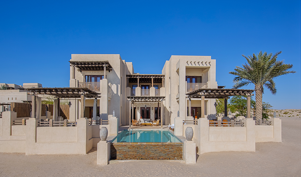 Frente de la villa privada Al Wathba Desert Resort en Abu Dhabi hotel lujo