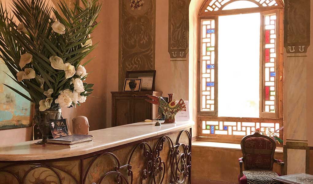 Recepción del hotel de lujo en Luxor Al Moudira