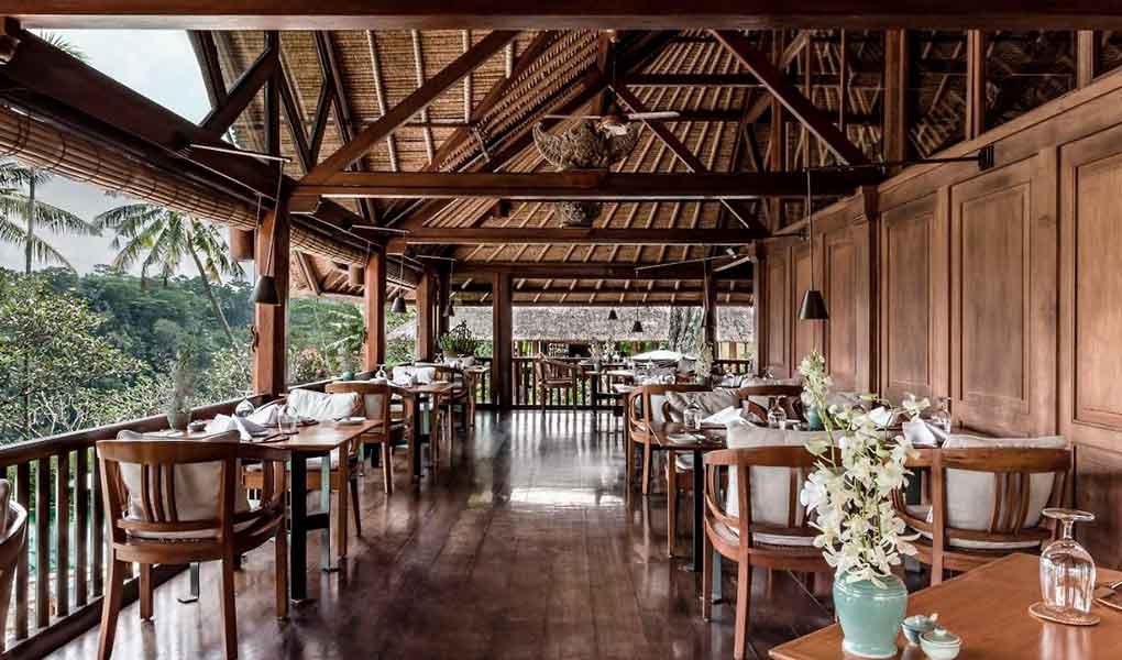 Restaurate en madera teca del hotel en Ubud Bali