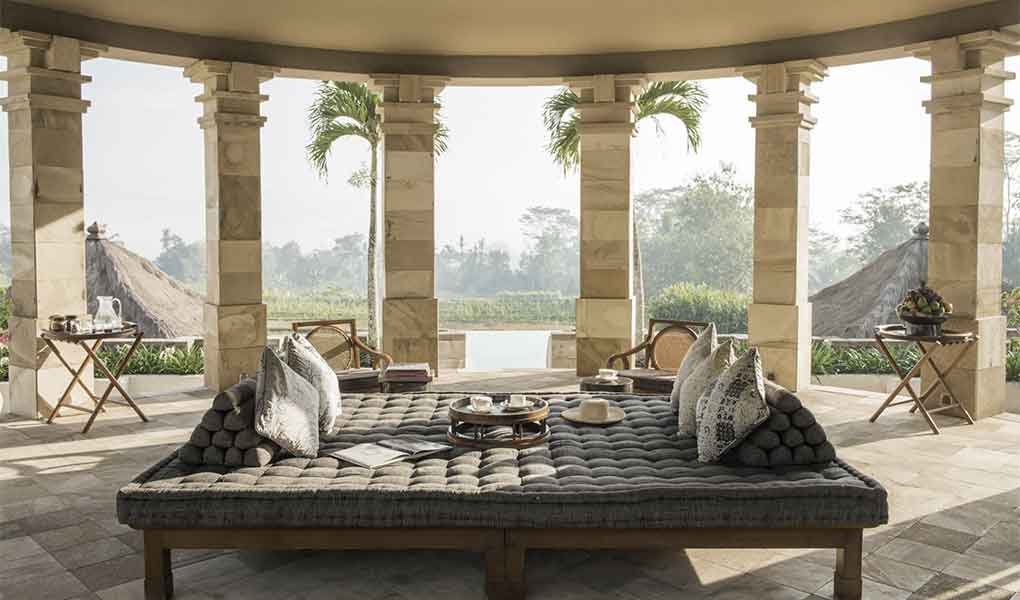 Vistas desde galería del hotel de lujo en Borobudur Java