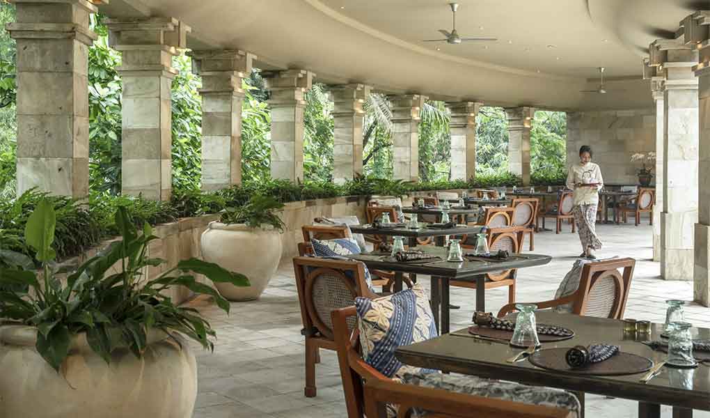 Restaurante de lujo del hotel Amanjiwo en Borobudur Java