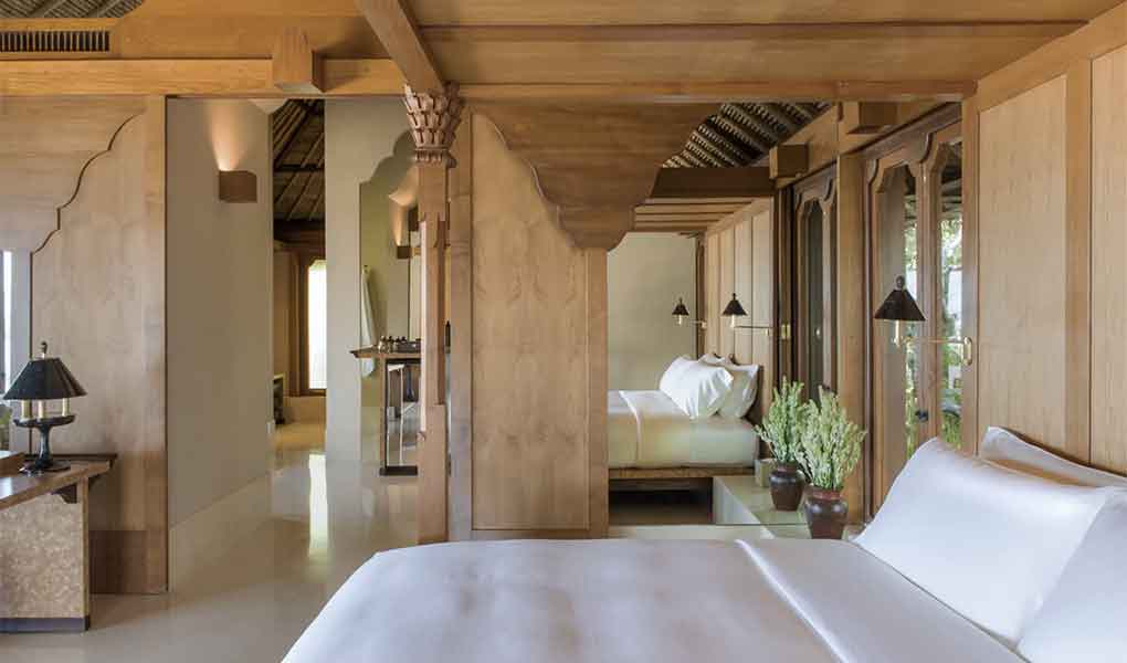 Interior de la habitación de lujo del hotel en Bali