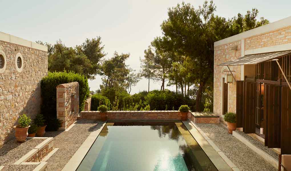 Piscina del la villa privada de lujo en Turquía hotel Amanruya en Bodrum