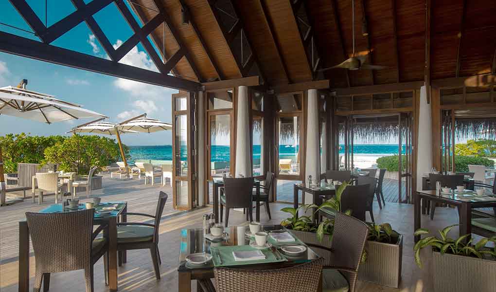 Restaurante exterior del hotel en Maldivas