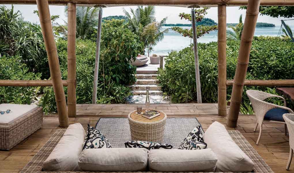 Vistas desde el salon de la villa en Bawah Reserve en Indonesia