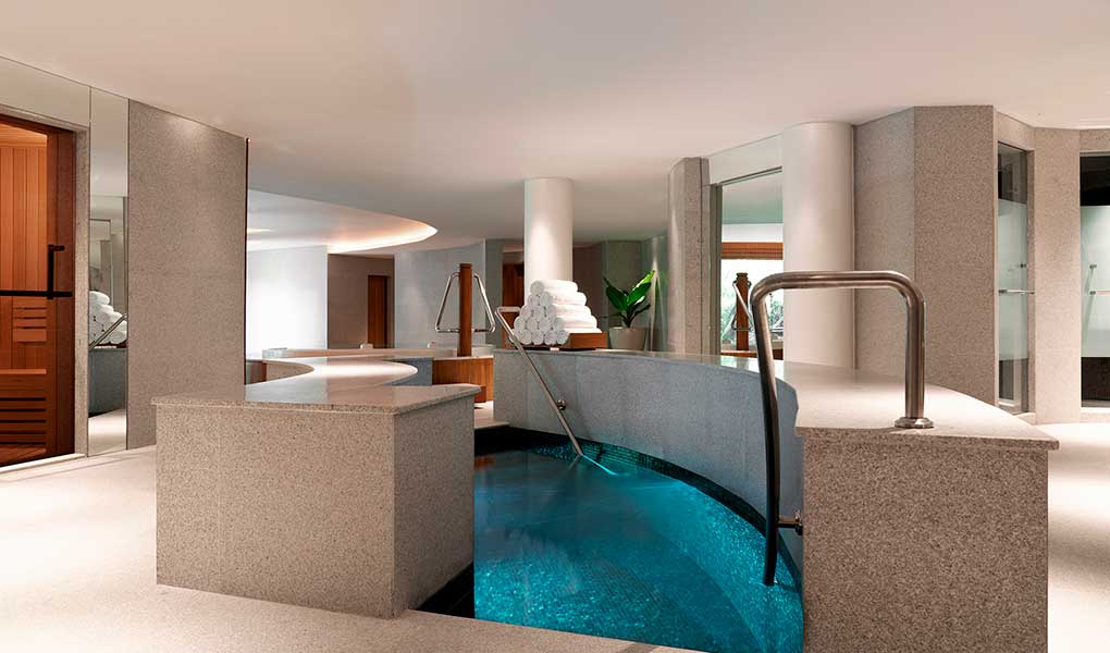 Piscina interior SPA de Chiva-Som