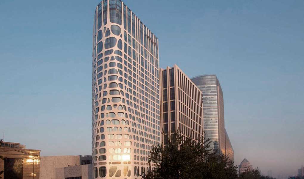 Edificio del hotel de lujo Conrad Beijing en Pekín