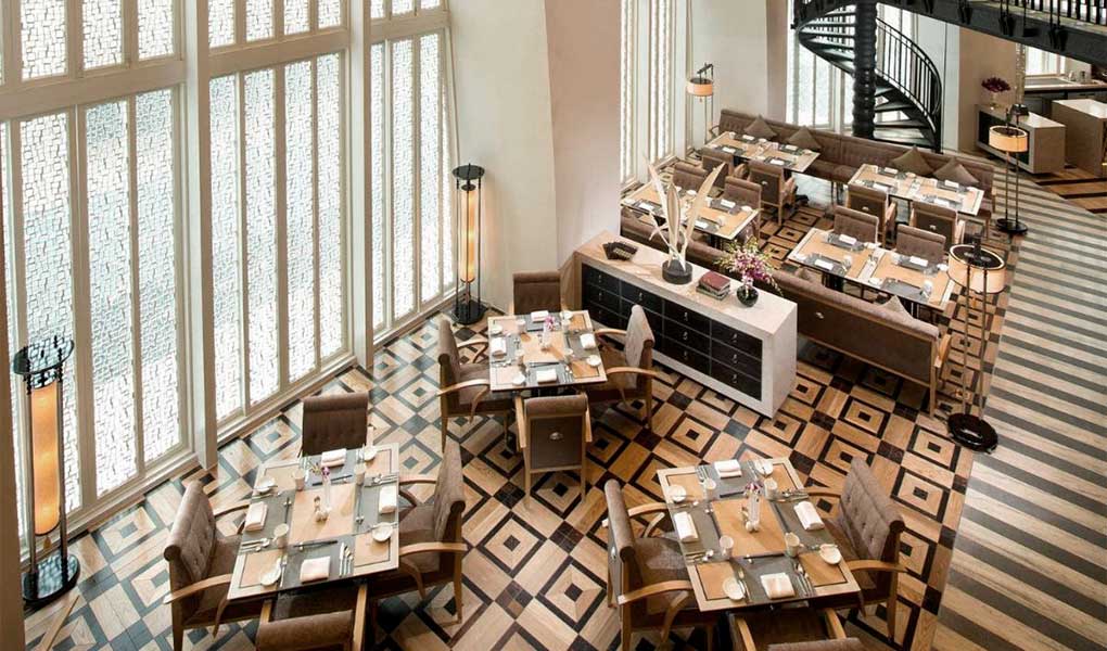 Restaurante con vistas a la ciudad del hotel Conrad Beijing