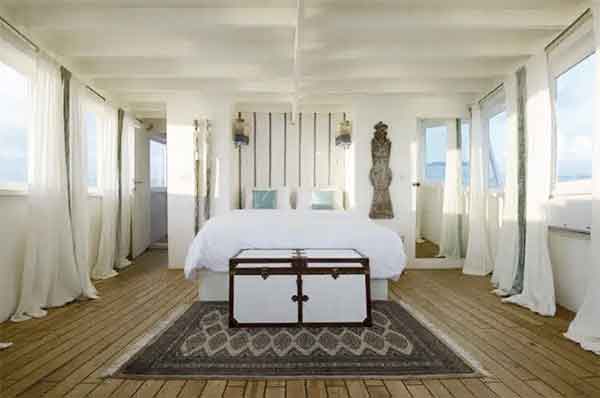 Cabina con detalle decorativos en yate Indonesia