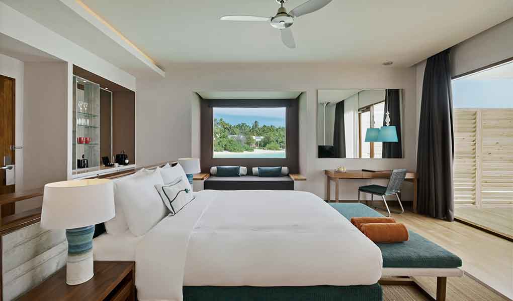 Decoración interior de la villa sobre el agua Dhigali Maldives