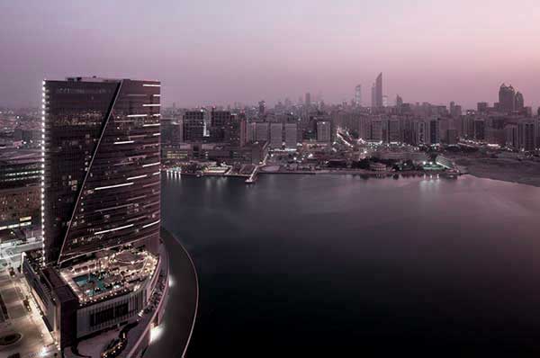Vistas anochecer hotel lujo Rosewood Abu Dhabi