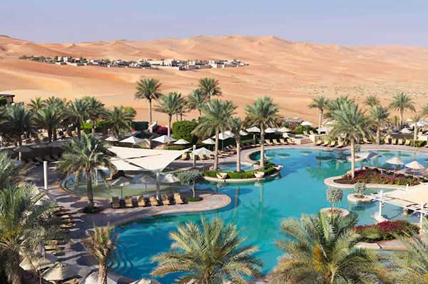 Vistas de las zonas comunes y piscinas Qasar Al Sarab Abu Dhabi