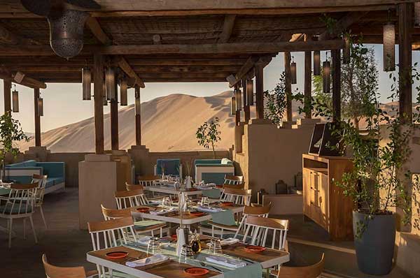 Restaurante exterior en hotel Qasar Al Sarab
