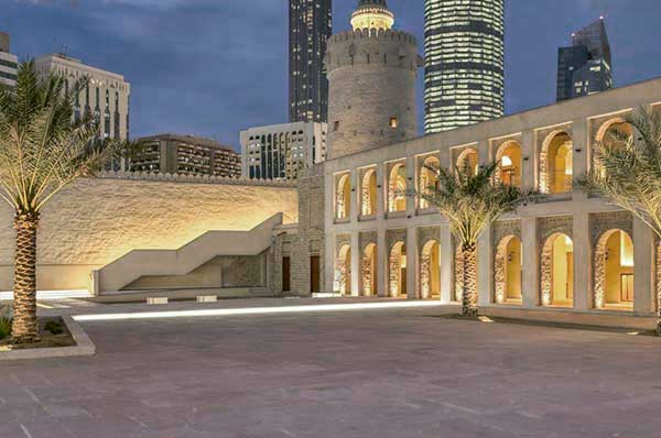 Museo por la noche Abu Dhabi