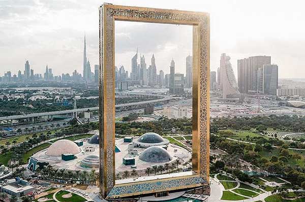 Vistas desde el aire de Dubai Frame en Dubái