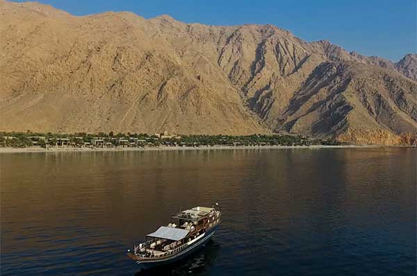 Crucero en la peninsula de Musandam en Oman Six Senses Zighy Bay