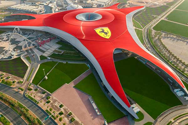 Ferrari World Abu Dhabi viaje en familia lujo
