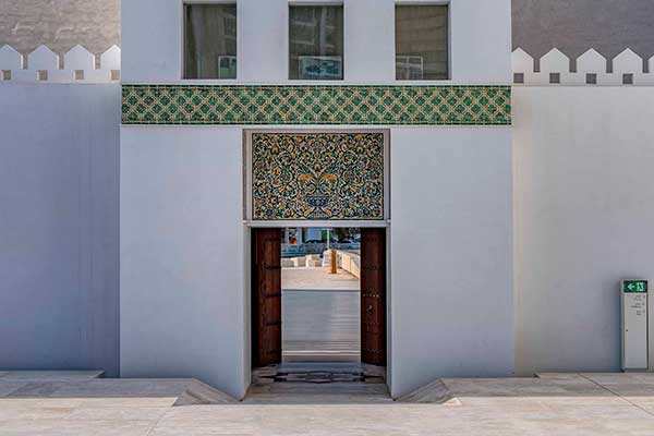 Fachada entrada del museo Qasr Al Hosn visita en familia
