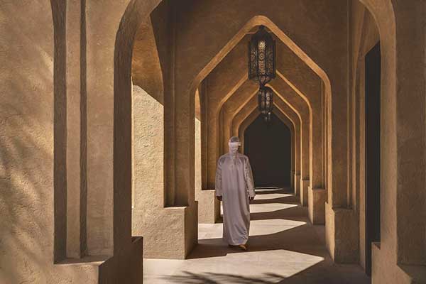 Interior y diseño del hotel de lujo Qasr Al Sarab