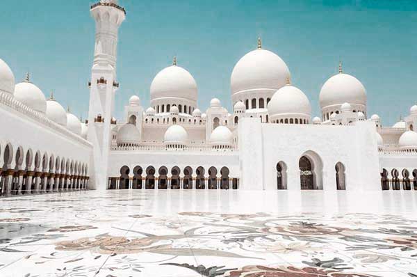 Mezquita Sheikh Zayed desde patio interior