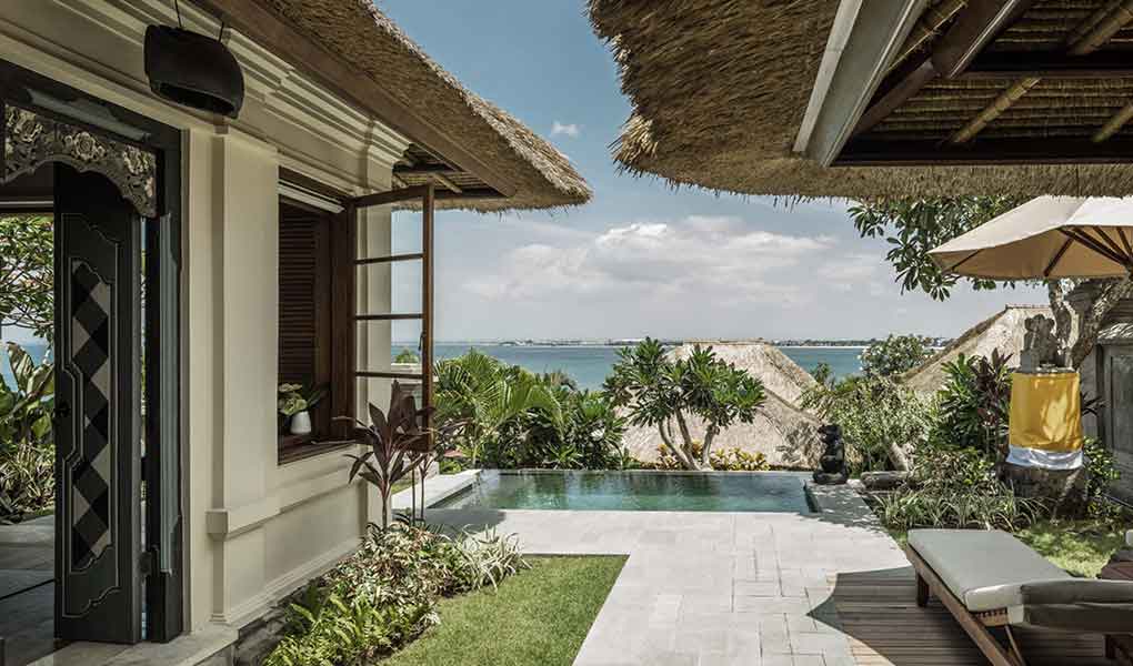 Vistas desde la villa privada del hotel de lujo en Bali al mar