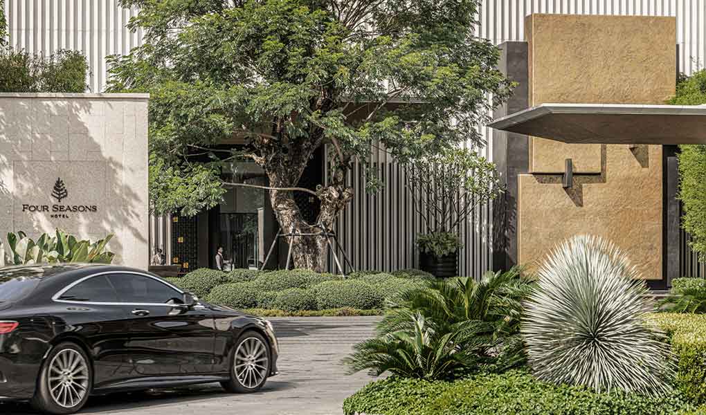 Entrada exterior hotel de lujo Bangkok Four Seasons Tailandia