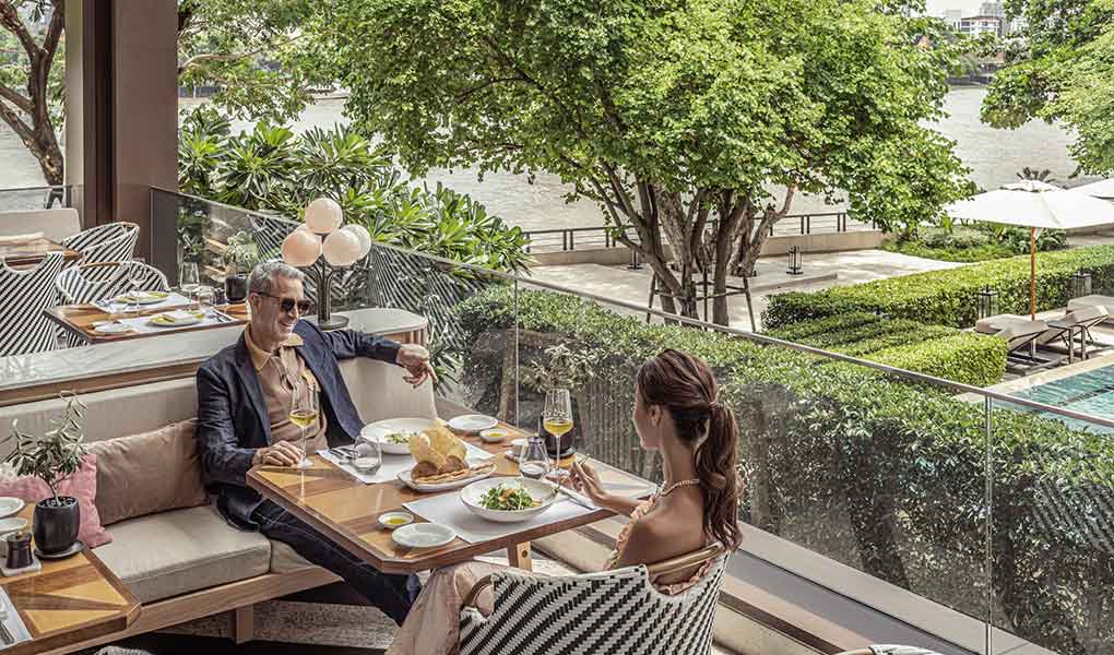 Terraza del hotel Four Seasons Bangkok en Tailandia