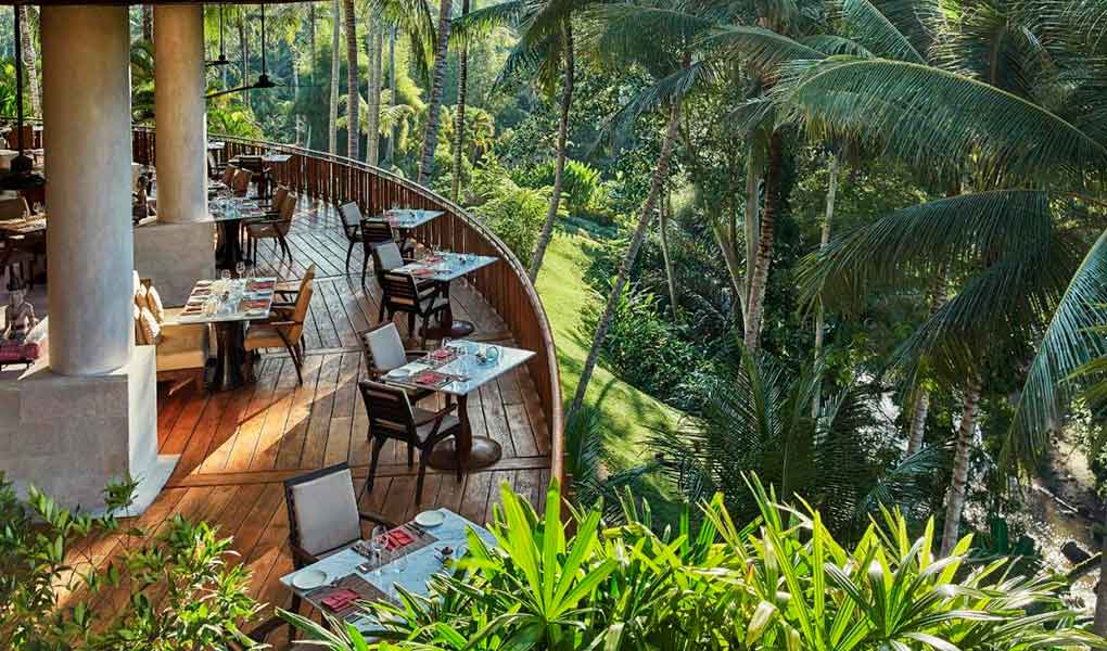 Restaurante del hotel con vistas a Ubud en Bali