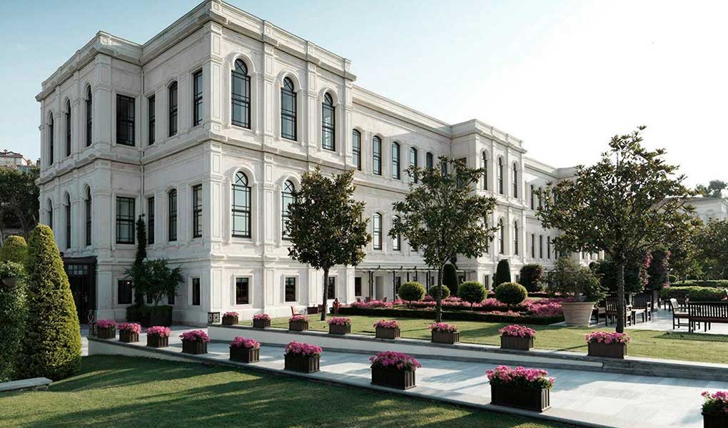 Fachada principal del hotel de lujo Four Seasons Hotel Istanbul